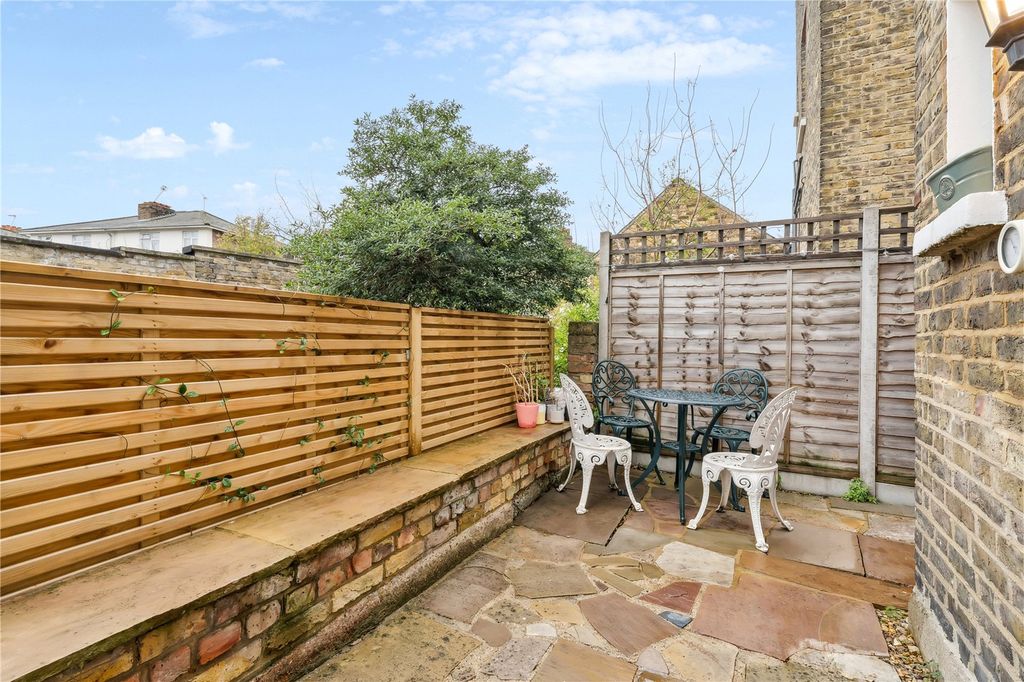 Property photo 2 of 9 Picture No. 15