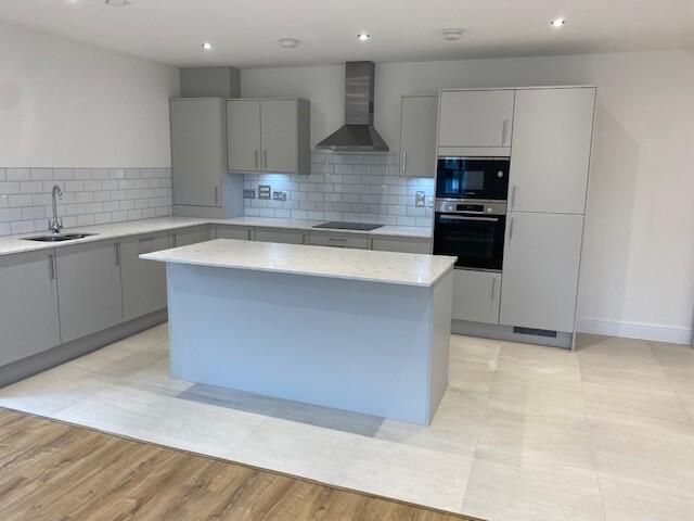 Property photo 1 of 8 Kitchen