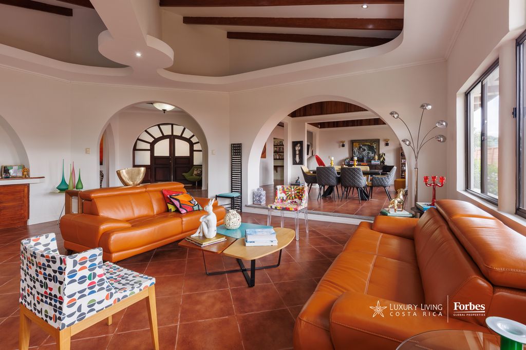 Property photo 2 of 27