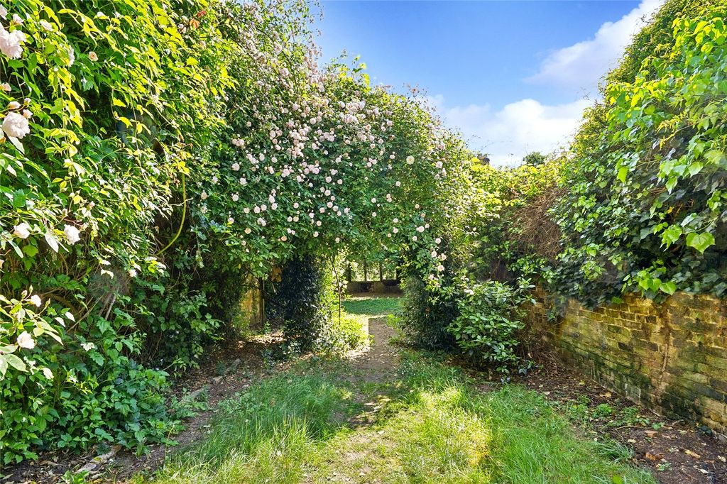 Property photo 3 of 21 Garden