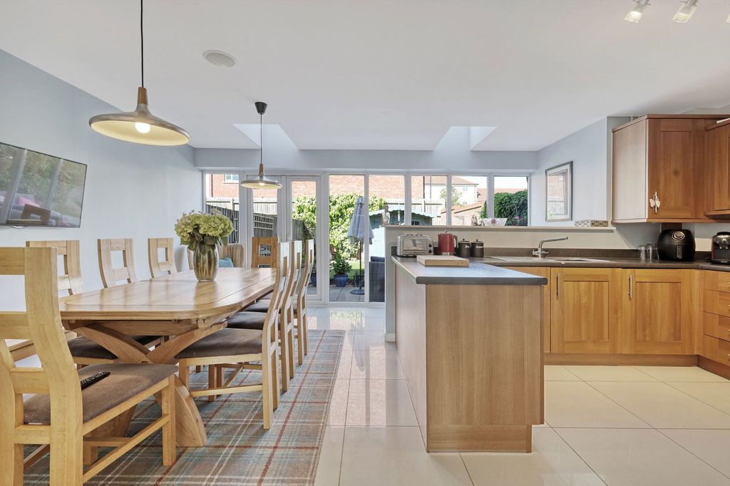 Property photo 3 of 34