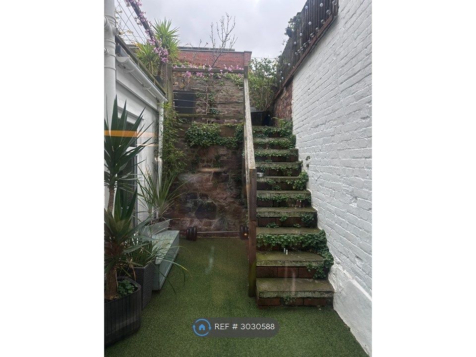 Property photo 2 of 10 Downstaits Back Court Yard