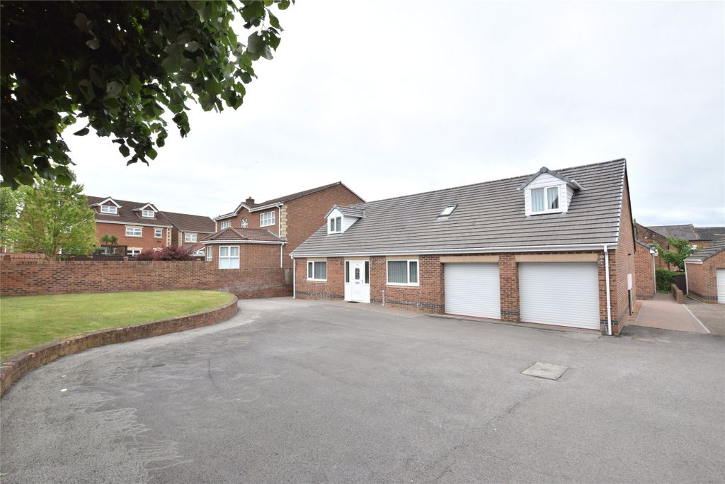 Property photo 1 of 17 External