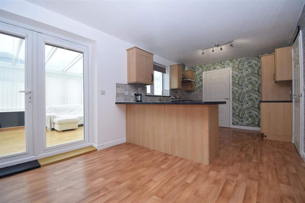 Property photo 3 of 25