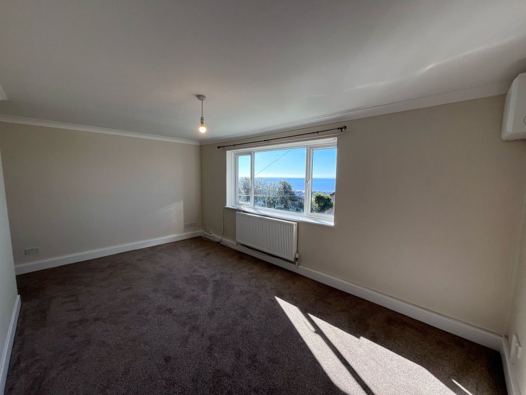 Property photo 2 of 11 Lounge