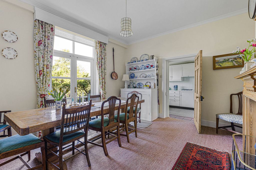 Property photo 2 of 41