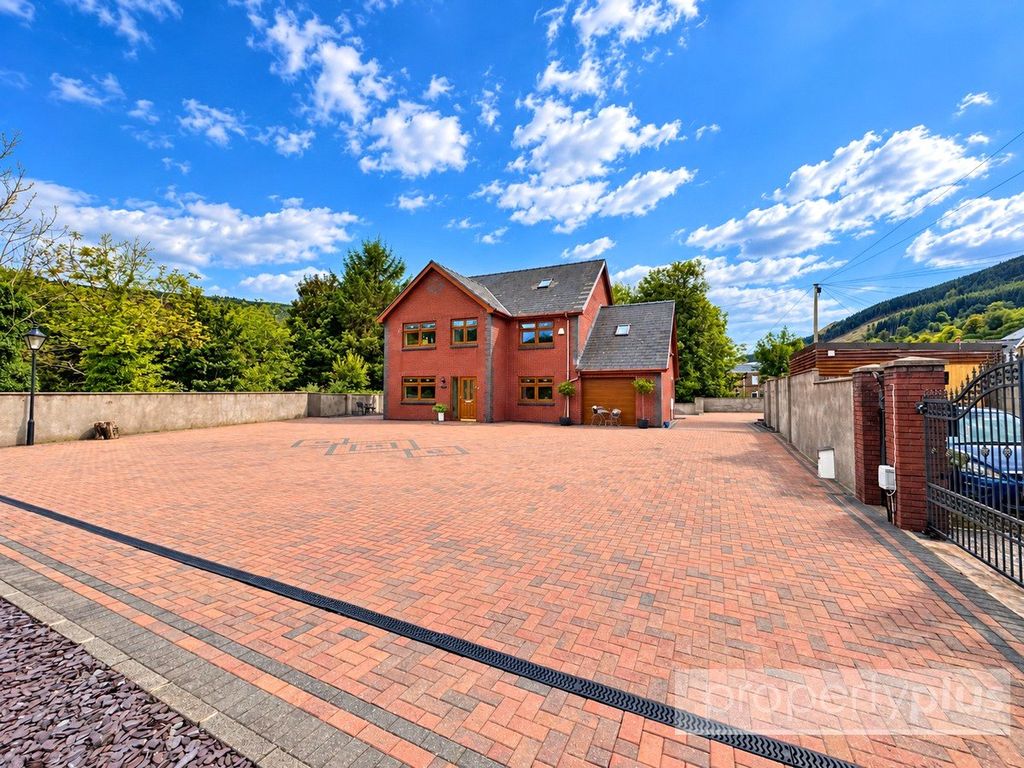Property photo 1 of 33 Picture No. 01
