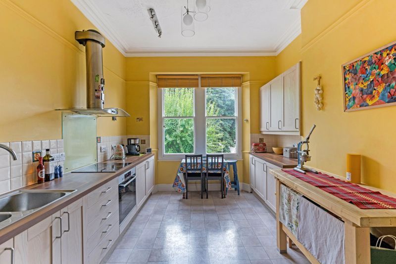 Property photo 3 of 11 Kitchen