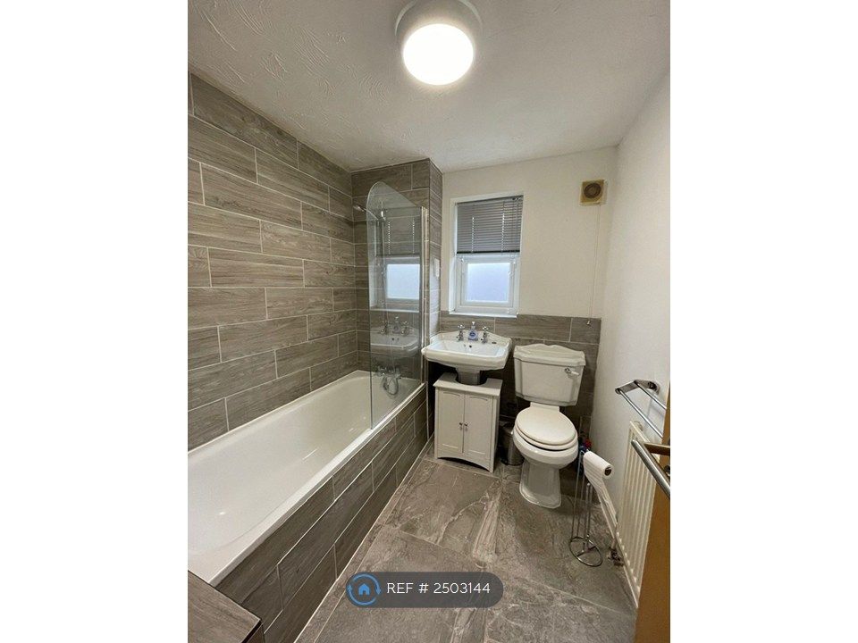 Property photo 2 of 17 Bathroom