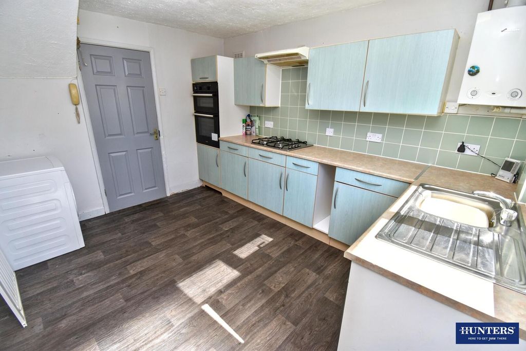 Property photo 3 of 13 Kitchen