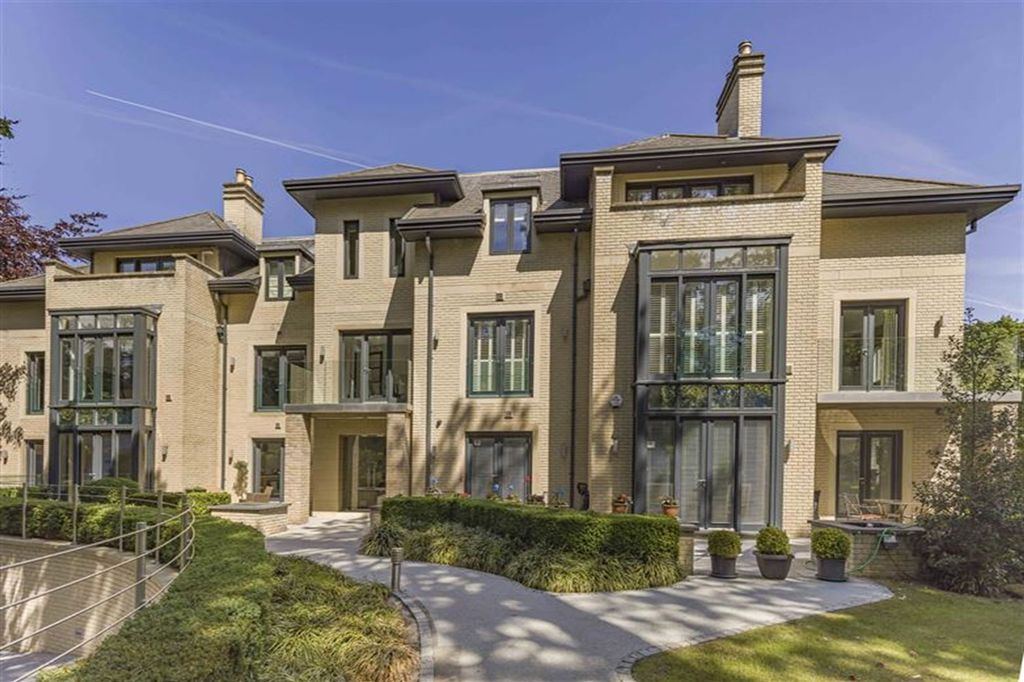 Property photo 1 of 17 (Thumbnail)