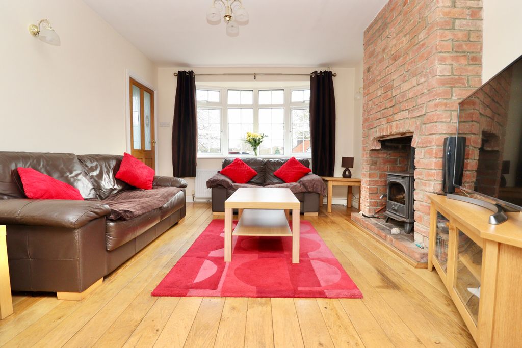 Property photo 2 of 27