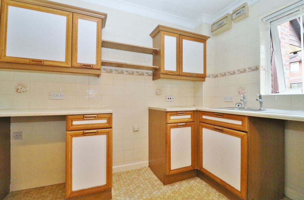 Property photo 3 of 12