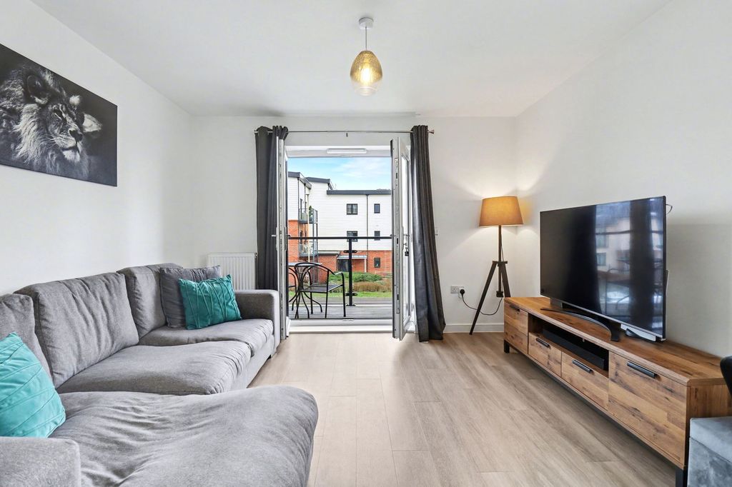 Property photo 3 of 11