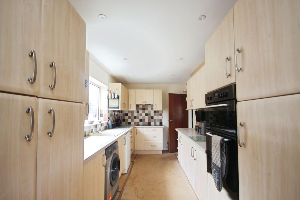 Property photo 2 of 6 Kitchen