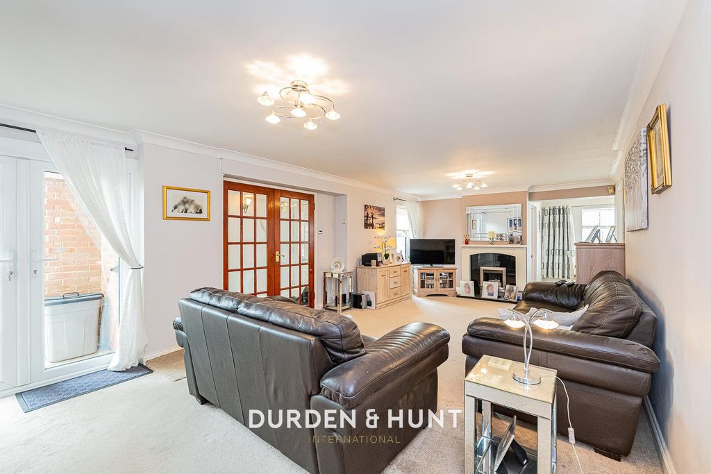 Property photo 3 of 26 Shortcroft-15.Jpg