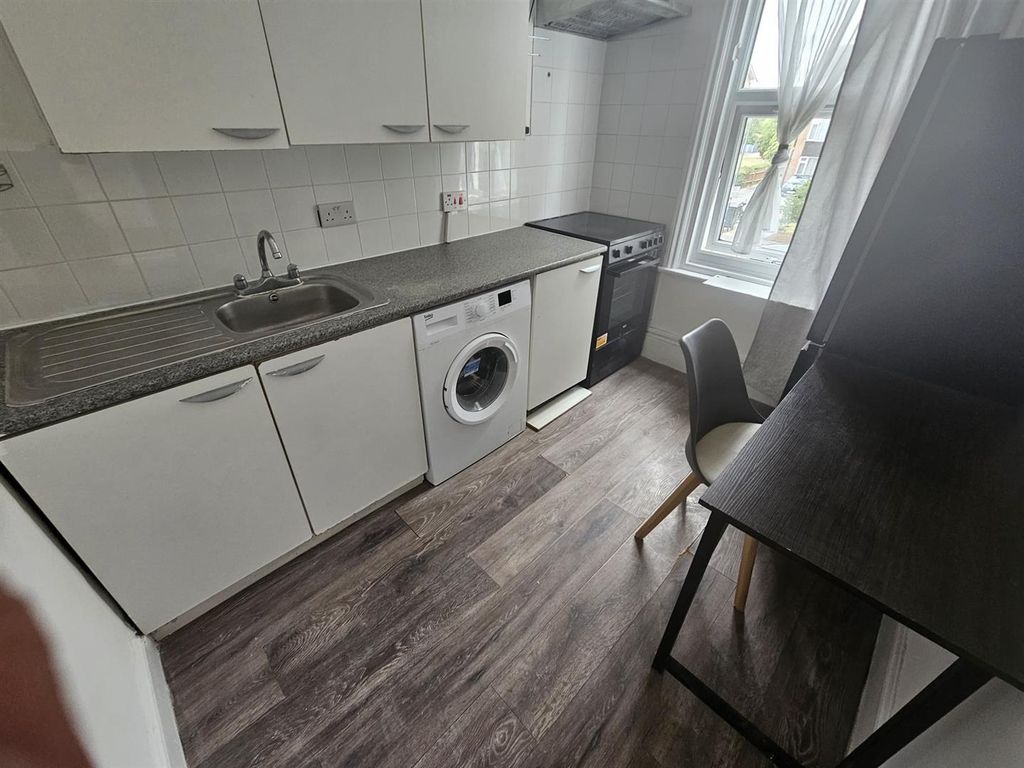 Property photo 3 of 7 Kitchen2.Jpg