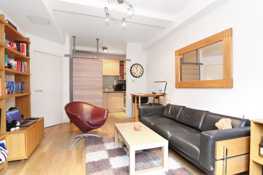 Property photo 2 of 9 Alward - Flat 3 Canada Wharf - Rec 2_Low.Jpg