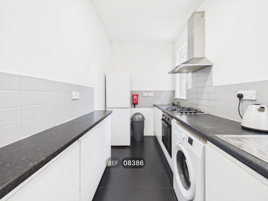 Property photo 3 of 14 Kitchen