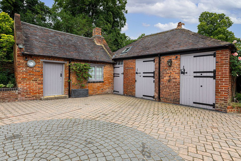 Property photo 3 of 54