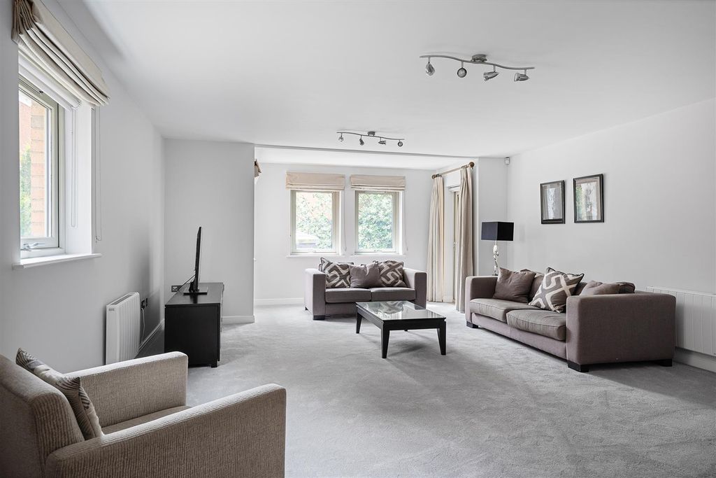 Property photo 2 of 15 Living Space