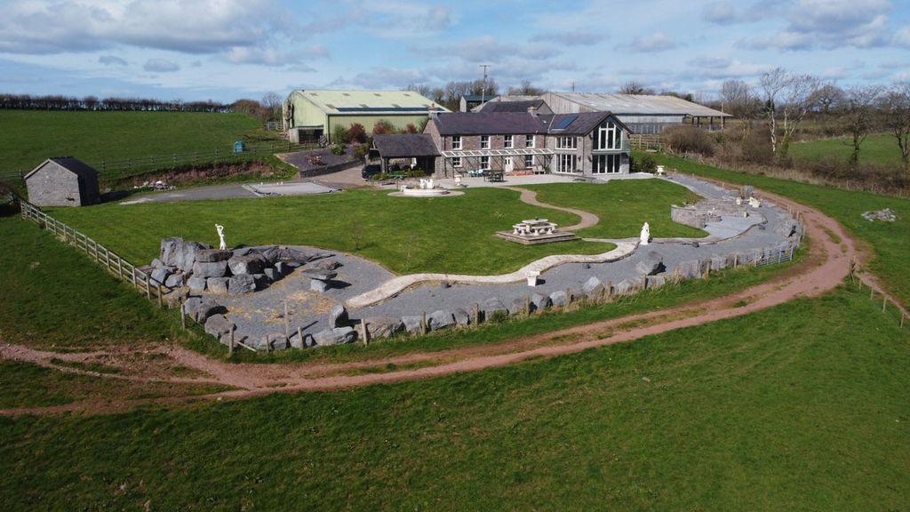 Property photo 1 of 40