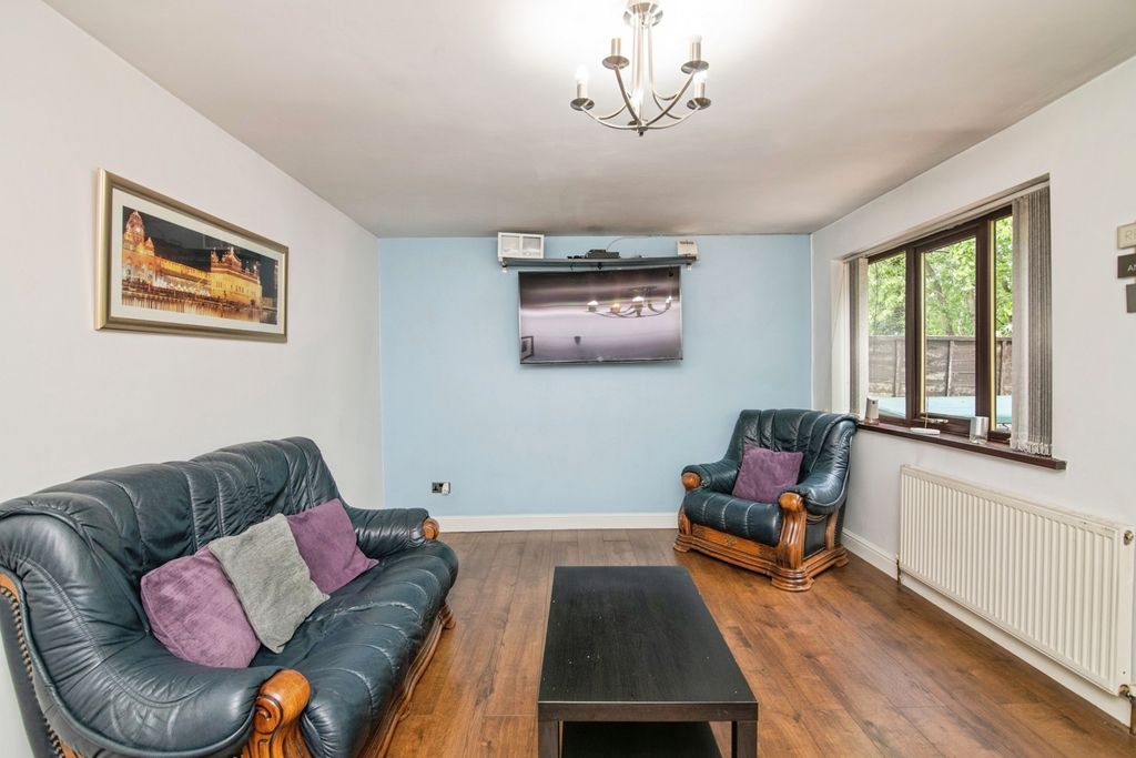 Property photo 2 of 21 Pbox-Img.Jpg