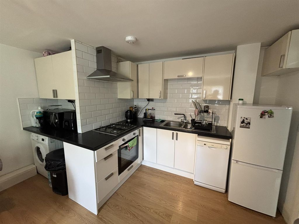 Property photo 2 of 14 Kitchen