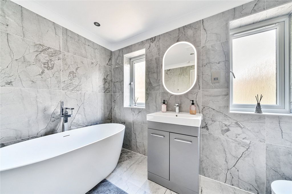 Property photo 3 of 35 Bathroom