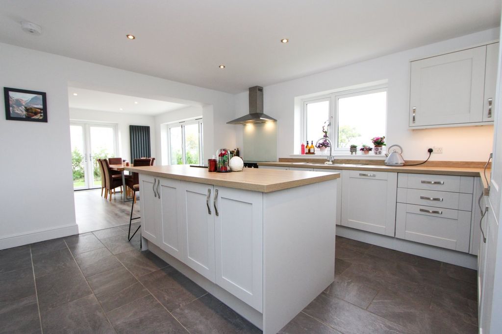 Property photo 3 of 28