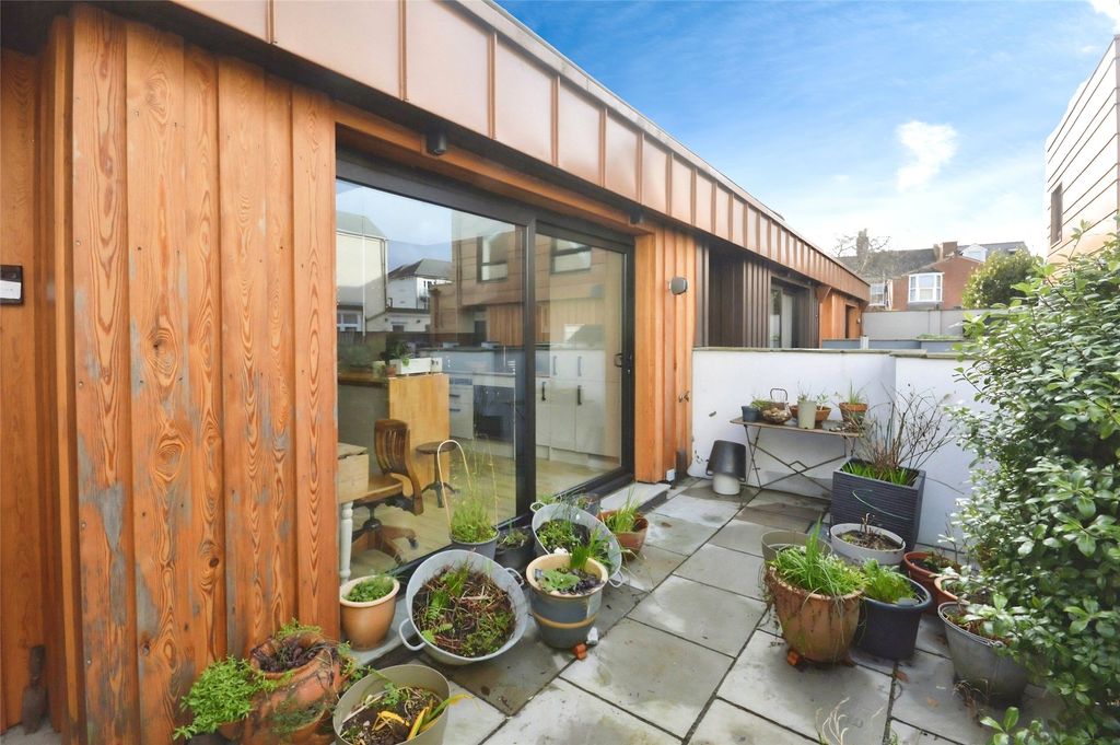 Property photo 3 of 19 3 - Front