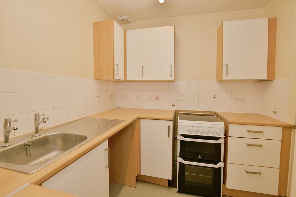 Property photo 3 of 15 Kitchen