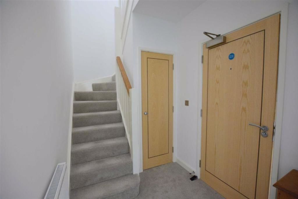 Property photo 3 of 6 Hallway