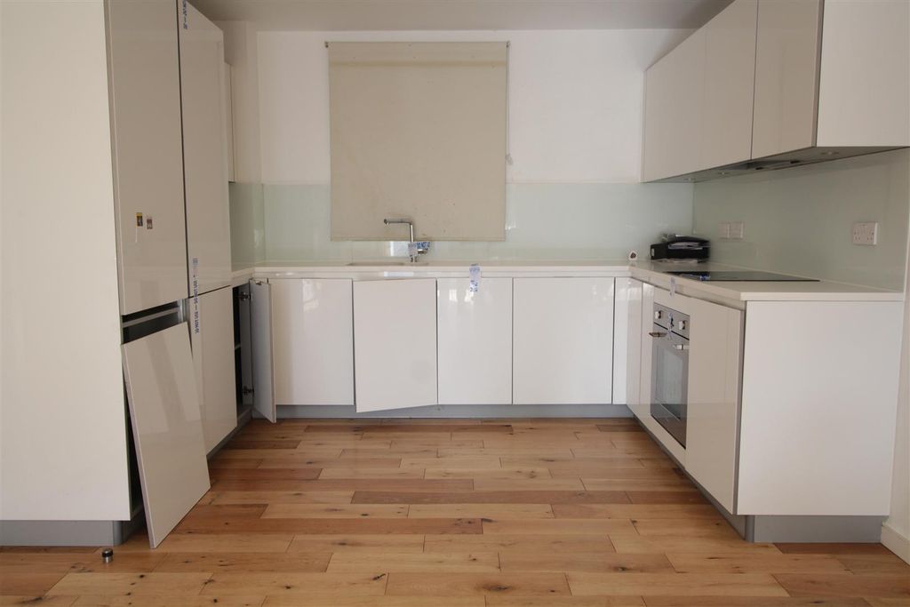 Property photo 3 of 9 Kitchen.Jpg