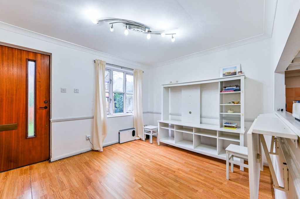 Property photo 1 of 8