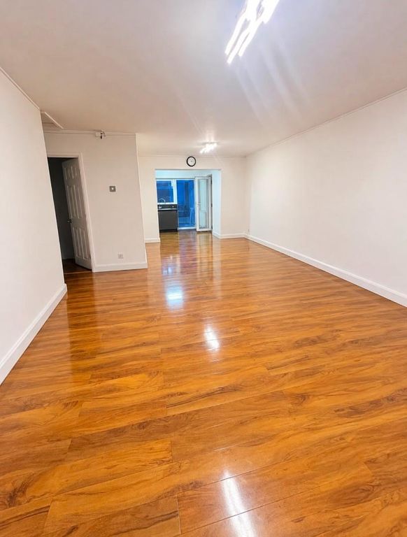 Property photo 2 of 10 Lounge