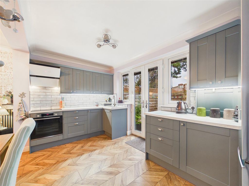 Property photo 2 of 13 Cam05451G0-Pr0104-Still018.Jpg