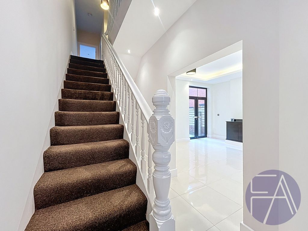 Property photo 2 of 32 4396743