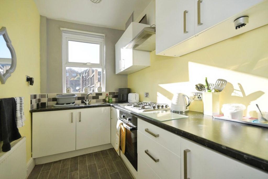 Property photo 3 of 16 Kitchen.Jpg