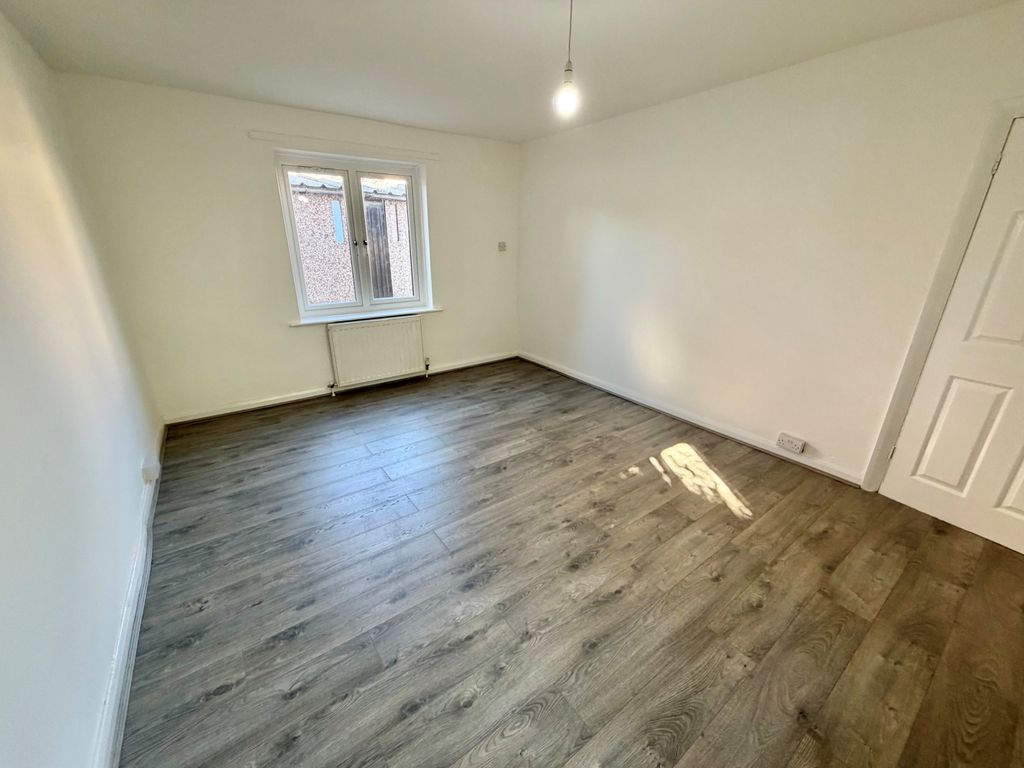 Property photo 2 of 16 Image