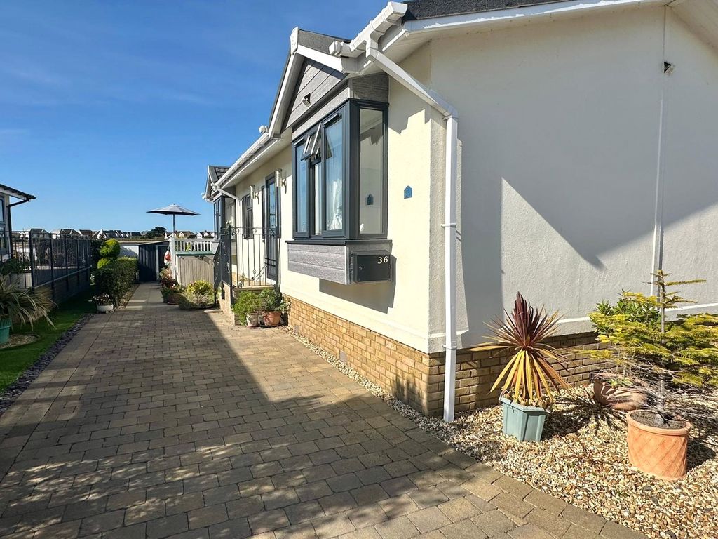 Property photo 3 of 22 Picture No. 05