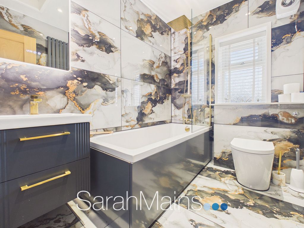 Property photo 3 of 12 Bathroom