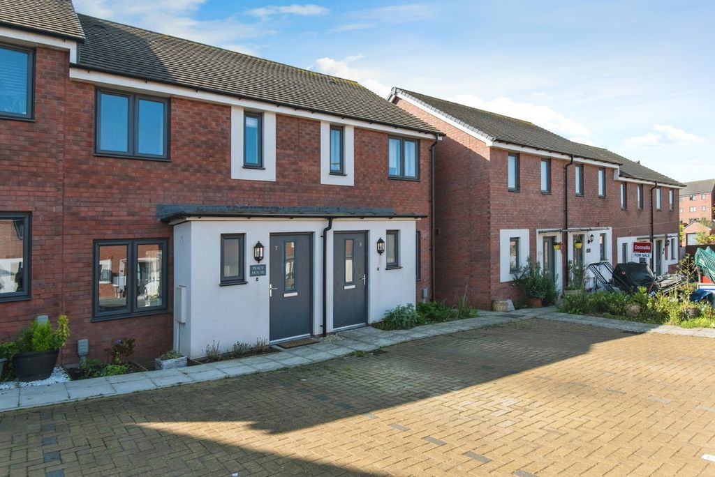 Property photo 1 of 10 Front