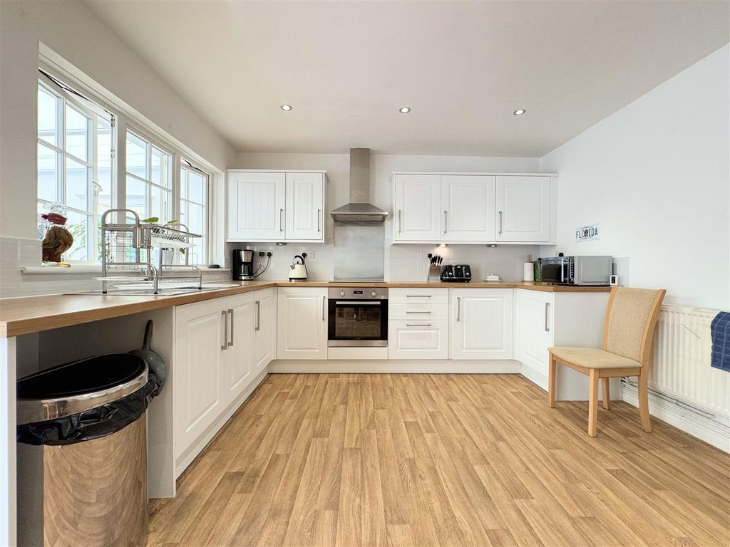 Property photo 2 of 26 Kitchen