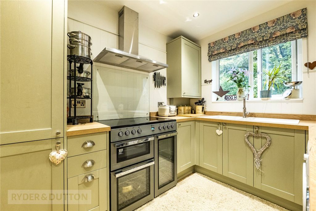 Property photo 3 of 16 Kitchen
