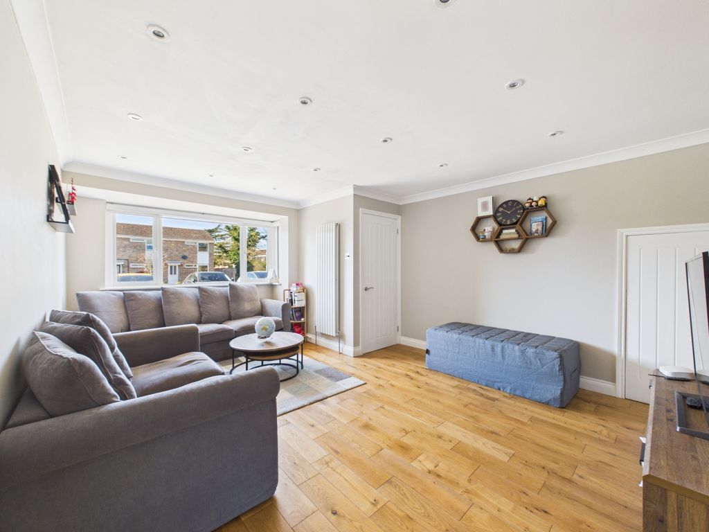 Property photo 2 of 17 Lounge