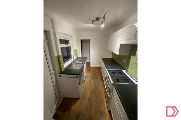 Property photo 2 of 10 Kitchen (4).Jpg