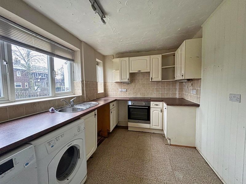 Property photo 3 of 7 Kitchen