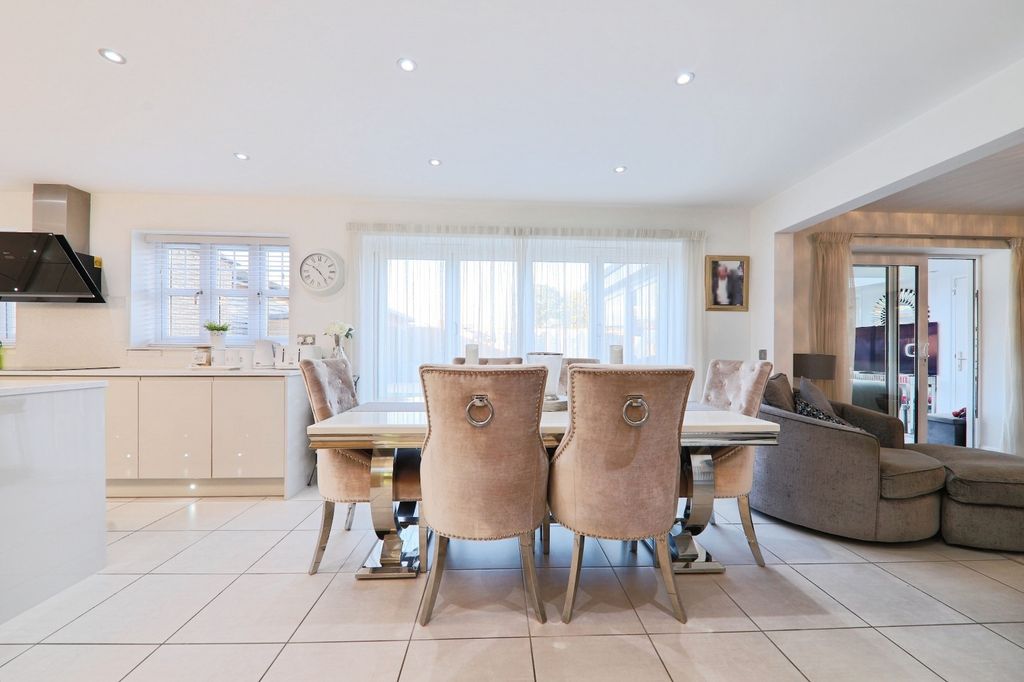 Property photo 3 of 22 4193617