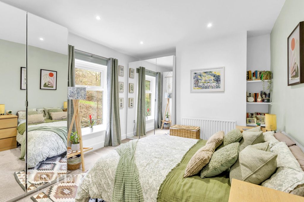 Property photo 3 of 21 Bedroom